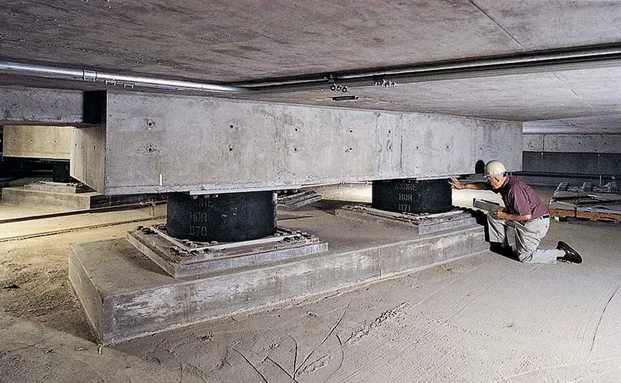 Diseño de Aislación Sísmica de Base en La Serena: Protección Estructural para Zonas Costeras